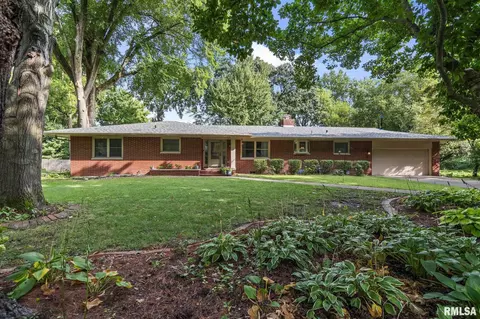 Exterior - 2141 Cardinal Dr, Springfield, IL 62704 photo 3 of 13