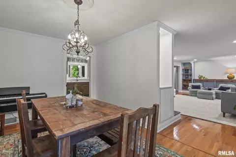 Dining - 2141 Cardinal Dr, Springfield, IL 62704 photo 3 of 4