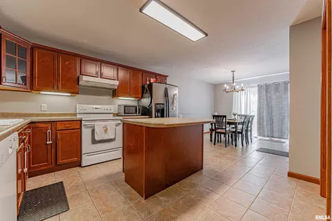 Kitchen - 3610 Troon Dr, Springfield, IL 62712 photo 1 of 3