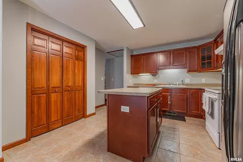 Kitchen - 3610 Troon Dr, Springfield, IL 62712 photo 2 of 3