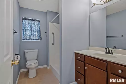 Bath - 2919 S Meadowbrook Rd, Springfield, IL 62711 photo 1 of 2