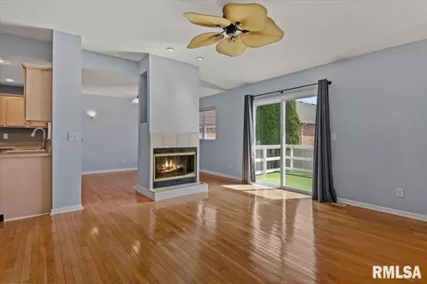 Living - 2919 S Meadowbrook Rd, Springfield, IL 62711 photo 5 of 6