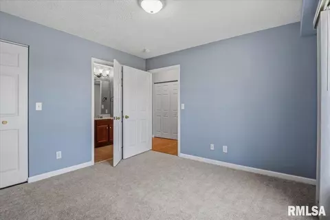 Bedroom - 2919 S Meadowbrook Rd, Springfield, IL 62711 photo 5 of 5