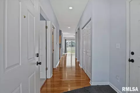 Entry Way - 2919 S Meadowbrook Rd, Springfield, IL 62711 photo 1 of 2