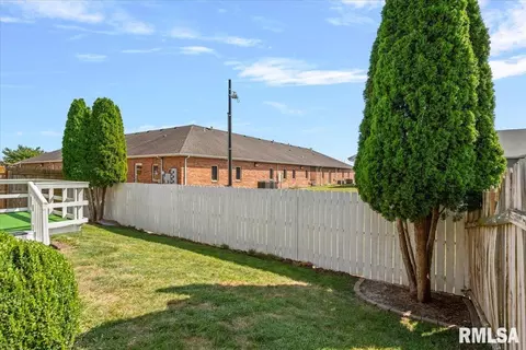 Exterior - 2919 S Meadowbrook Rd, Springfield, IL 62711 photo 4 of 6