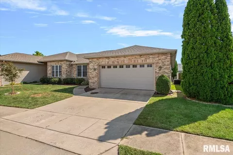 Exterior - 2919 S Meadowbrook Rd, Springfield, IL 62711 photo 3 of 6