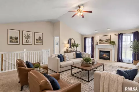 Living - 2704 Johnathan Pl, Springfield, IL 62711 photo 1 of 5