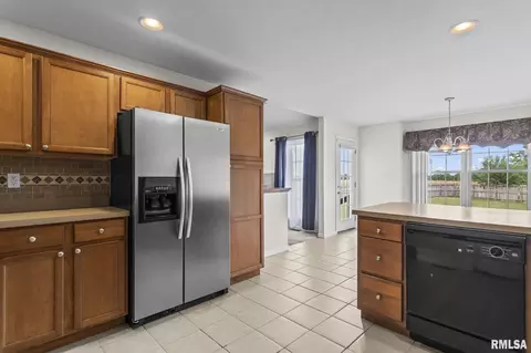 Kitchen - 2704 Johnathan Pl, Springfield, IL 62711 photo 4 of 4