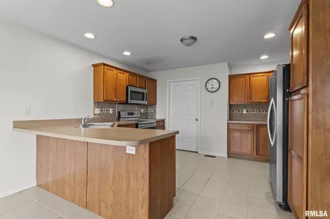 Kitchen - 2704 Johnathan Pl, Springfield, IL 62711 photo 1 of 4