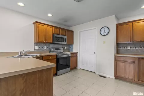 Kitchen - 2704 Johnathan Pl, Springfield, IL 62711 photo 2 of 4