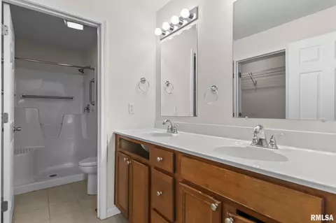 Bath - 2704 Johnathan Pl, Springfield, IL 62711 photo 1 of 4