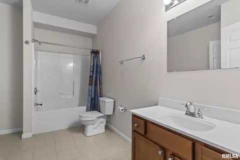 Bath - 2704 Johnathan Pl, Springfield, IL 62711 photo 4 of 4