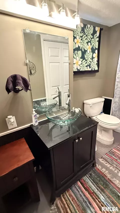 Bath - 1720 S State St, Springfield, IL 62704 photo 2 of 5