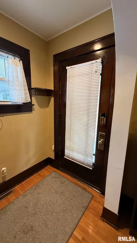 Entry Way - 1720 S State St, Springfield, IL 62704 photo 1 of 3