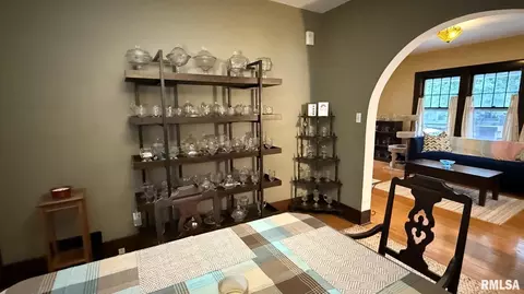 Dining - 1720 S State St, Springfield, IL 62704 photo 3 of 3