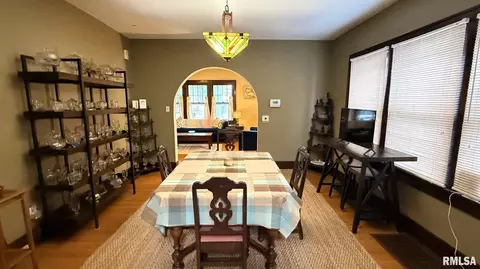 Dining - 1720 S State St, Springfield, IL 62704 photo 1 of 3