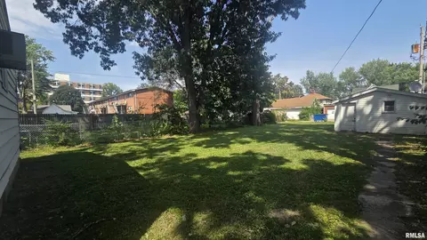 Exterior - 206 N State St, Springfield, IL 62704 photo 1 of 3
