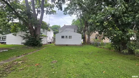 Exterior - 206 N State St, Springfield, IL 62704 photo 2 of 3