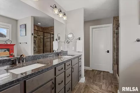 Bath - 4820 Chestnut Dr, Springfield, IL 62711 photo 1 of 2
