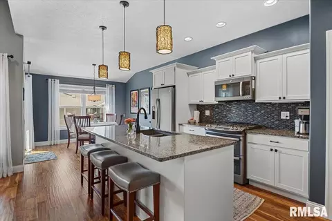 Kitchen - 4820 Chestnut Dr, Springfield, IL 62711 photo 1 of 3