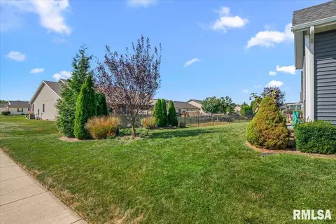 Exterior - 4820 Chestnut Dr, Springfield, IL 62711 photo 3 of 8