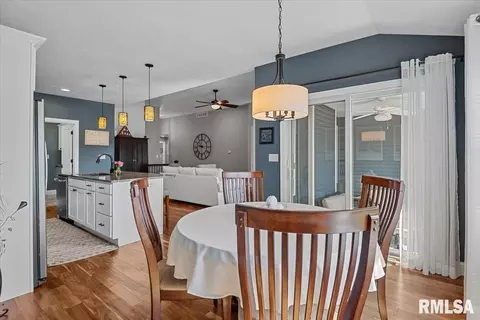 Dining - 4820 Chestnut Dr, Springfield, IL 62711 photo 2 of 3