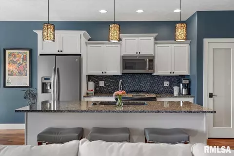 Kitchen - 4820 Chestnut Dr, Springfield, IL 62711 photo 3 of 3