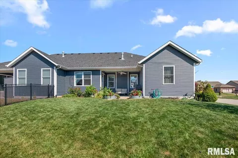 Exterior - 4820 Chestnut Dr, Springfield, IL 62711 photo 6 of 8