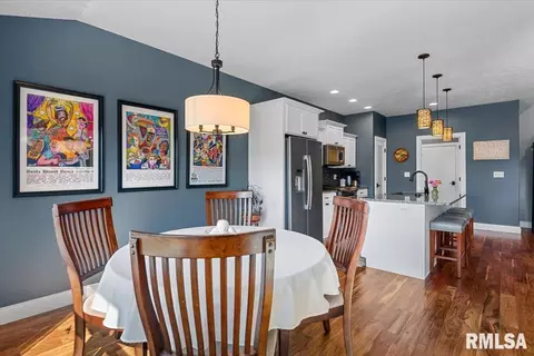 Dining - 4820 Chestnut Dr, Springfield, IL 62711 photo 3 of 3