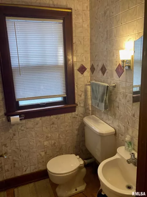 Bath - 619 S Macarthur Blvd, Springfield, IL 62704 photo 2 of 2