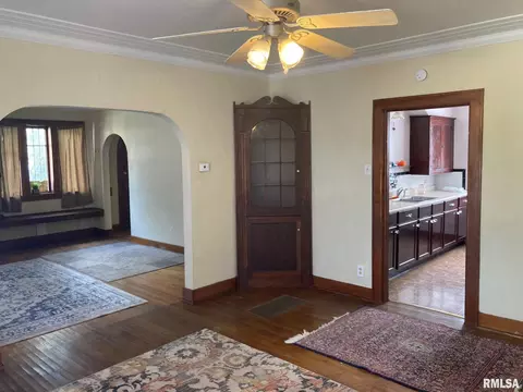 Living - 619 S Macarthur Blvd, Springfield, IL 62704 photo 5 of 5
