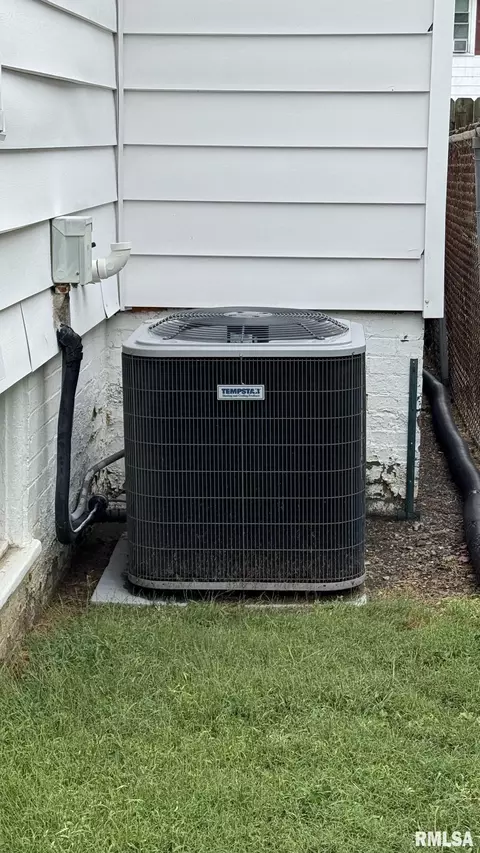 Other - 1605 S Pasfield St, Springfield, IL 62704 photo 3 of 23