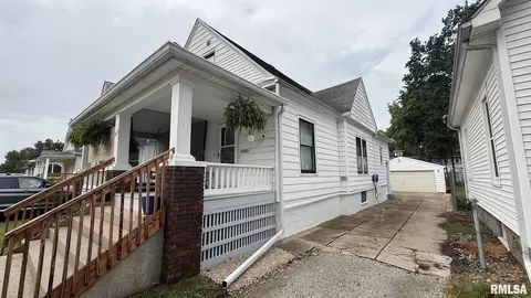 Exterior - 1605 S Pasfield St, Springfield, IL 62704 photo 7 of 11