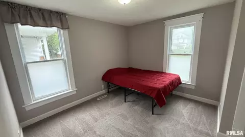 Bedroom - 1605 S Pasfield St, Springfield, IL 62704 photo 2 of 3