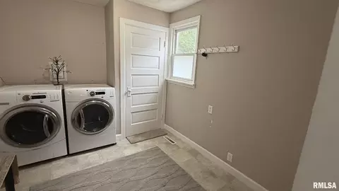 Other - 1605 S Pasfield St, Springfield, IL 62704 photo 10 of 23