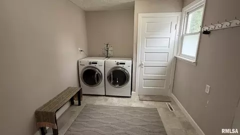 Other - 1605 S Pasfield St, Springfield, IL 62704 photo 9 of 23