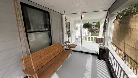 Exterior - 1605 S Pasfield St, Springfield, IL 62704 photo 4 of 11