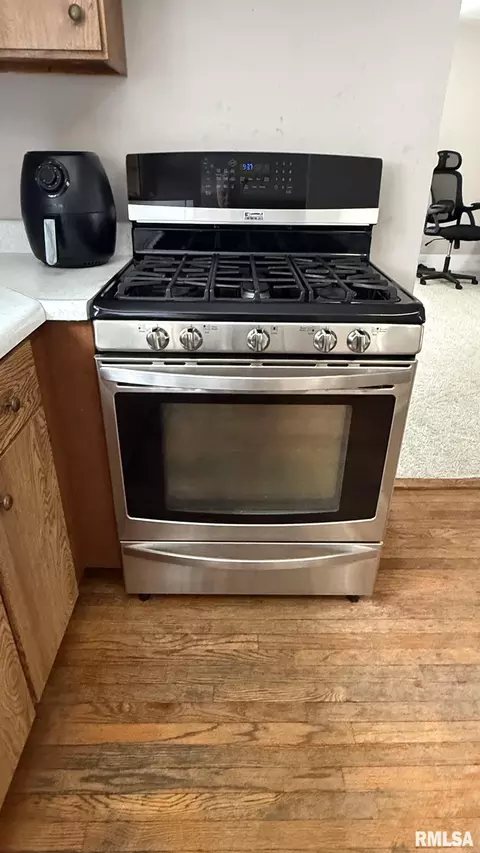 Kitchen - 1605 S Pasfield St, Springfield, IL 62704 photo 2 of 2