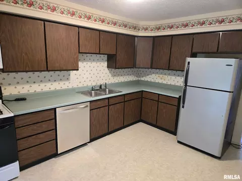 Kitchen - 1209-1211 Interlacken Rd, Springfield, IL 62704 photo 2 of 2