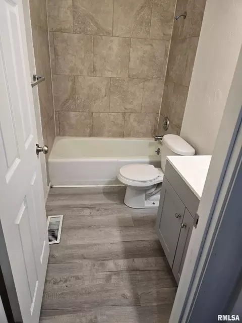 Bath - 1133-1135 Interlacken Rd, Springfield, IL 62704 photo 1 of 2