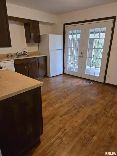 Kitchen - 1133-1135 Interlacken Rd, Springfield, IL 62704 photo 2 of 3