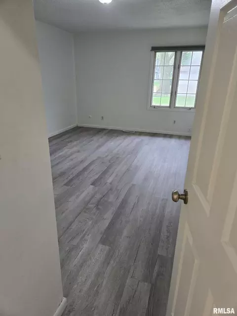 Bedroom - 1133-1135 Interlacken Rd, Springfield, IL 62704 photo 2 of 4