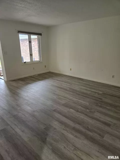 Living - 1133-1135 Interlacken Rd, Springfield, IL 62704 photo 1 of 2