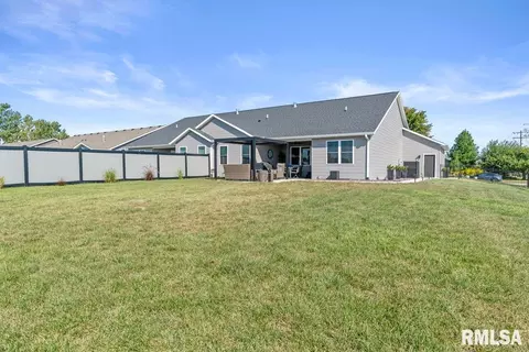 Exterior - 3700 Westgate Dr, Springfield, IL 62711 photo 5 of 8