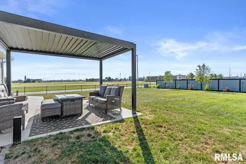 Exterior - 3700 Westgate Dr, Springfield, IL 62711 photo 4 of 8