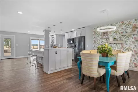Dining - 5420 Crane Dr, Springfield, IL 62711 photo 1 of 3