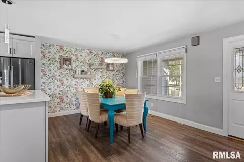 Dining - 5420 Crane Dr, Springfield, IL 62711 photo 2 of 3