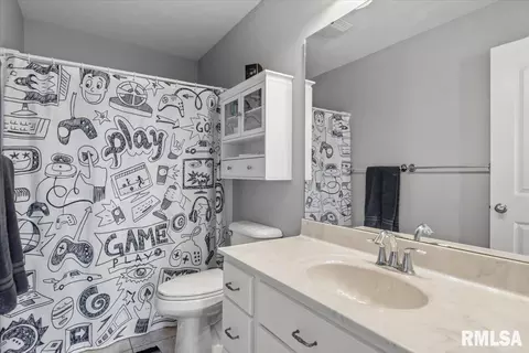Bath - 5420 Crane Dr, Springfield, IL 62711 photo 1 of 4