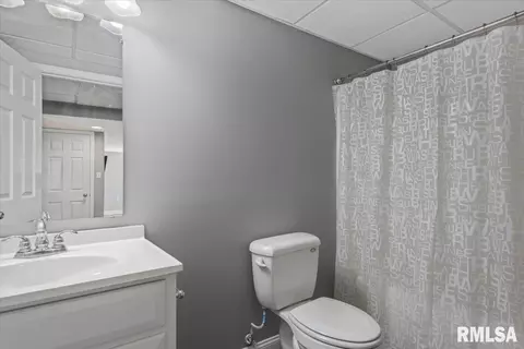 Bath - 5420 Crane Dr, Springfield, IL 62711 photo 4 of 4