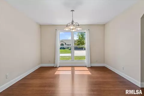Living - 3501 Glengate Dr, Springfield, IL 62711 photo 3 of 3
